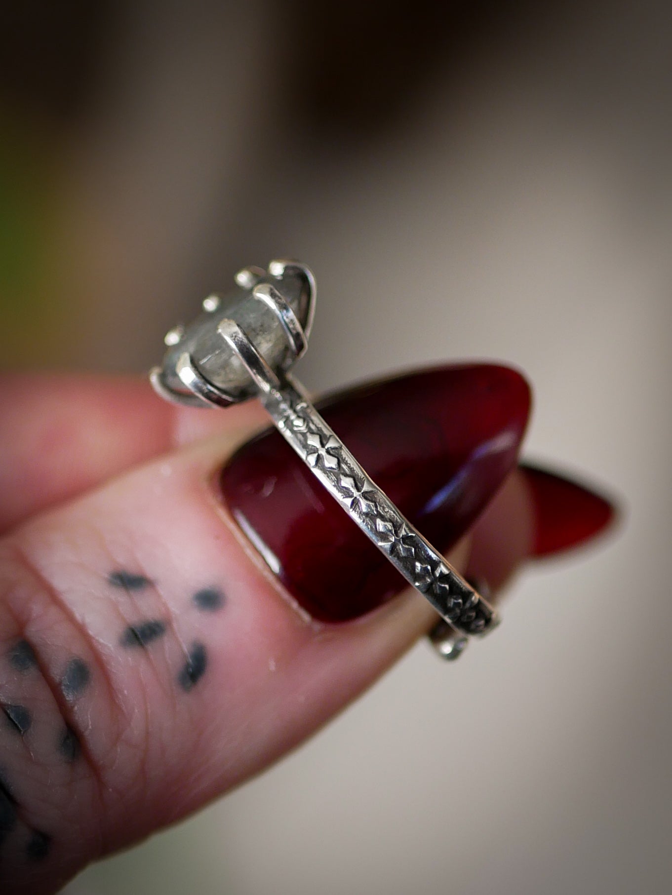 L'Occhio della Pizia - Anello in labradorite sfaccettata e argento