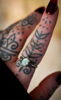 L'Occhio della Pizia - Anello in labradorite sfaccettata e argento