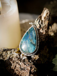 Skadi - Collier en apatite du lac Baïkal et argent, flocon au dos