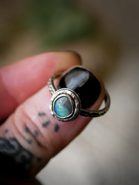 Poussière d'Etoiles - Bague en opale de Lightning Ridge, quartz clair et argent