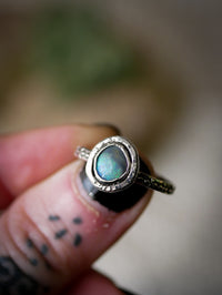 Poussière d'Etoiles - Bague en opale de Lightning Ridge, quartz clair et argent