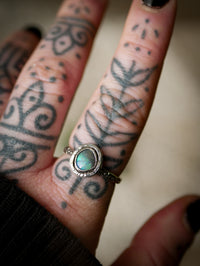Poussière d'Etoiles - Bague en opale de Lightning Ridge, quartz clair et argent