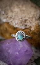 Poussière d'Etoiles - Bague en opale de Lightning Ridge, quartz clair et argent