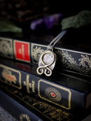 La Croce dei Troll - Collana in turchese dell'Arizona, pirite e argento, croce dei troll forgiata sul retro in ottone