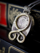 La Croce dei Troll - Collana in turchese dell'Arizona, pirite e argento, croce dei troll forgiata sul retro in ottone