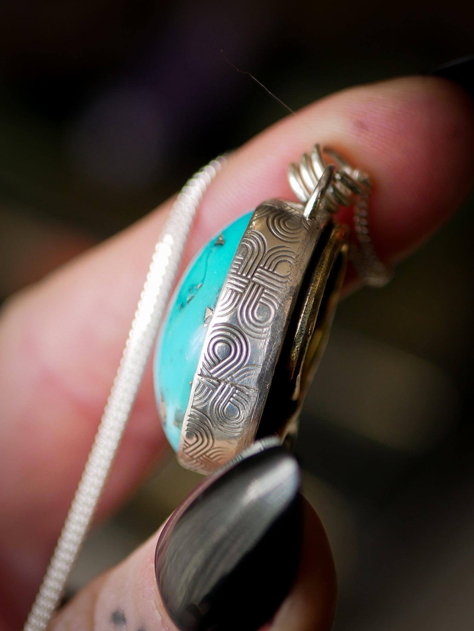 La Croce dei Troll - Collana in turchese dell'Arizona, pirite e argento, croce dei troll forgiata sul retro in ottone