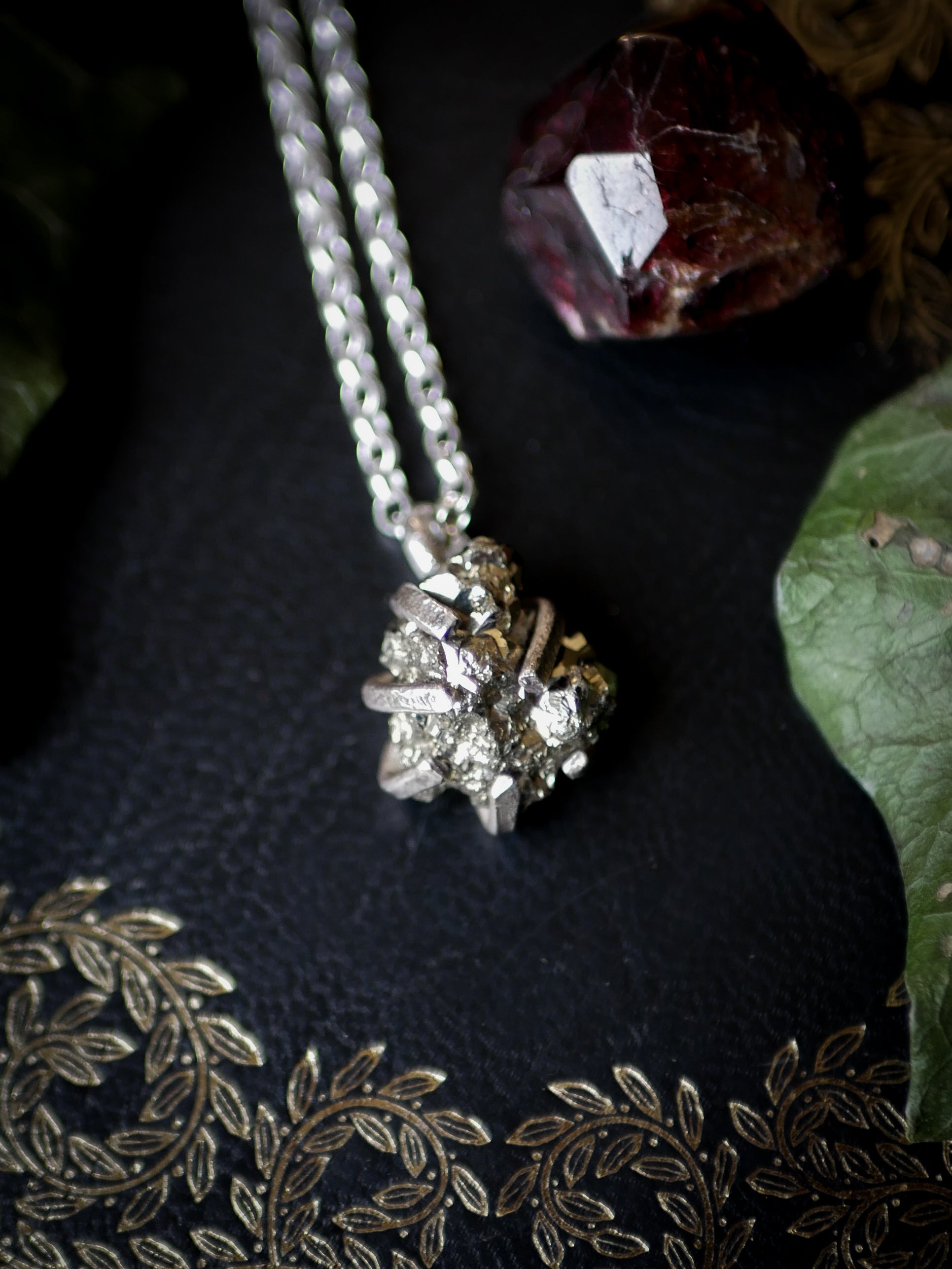 Il Tesoro del Troll - Collana realizzata con pepite di pirite grezza e argento