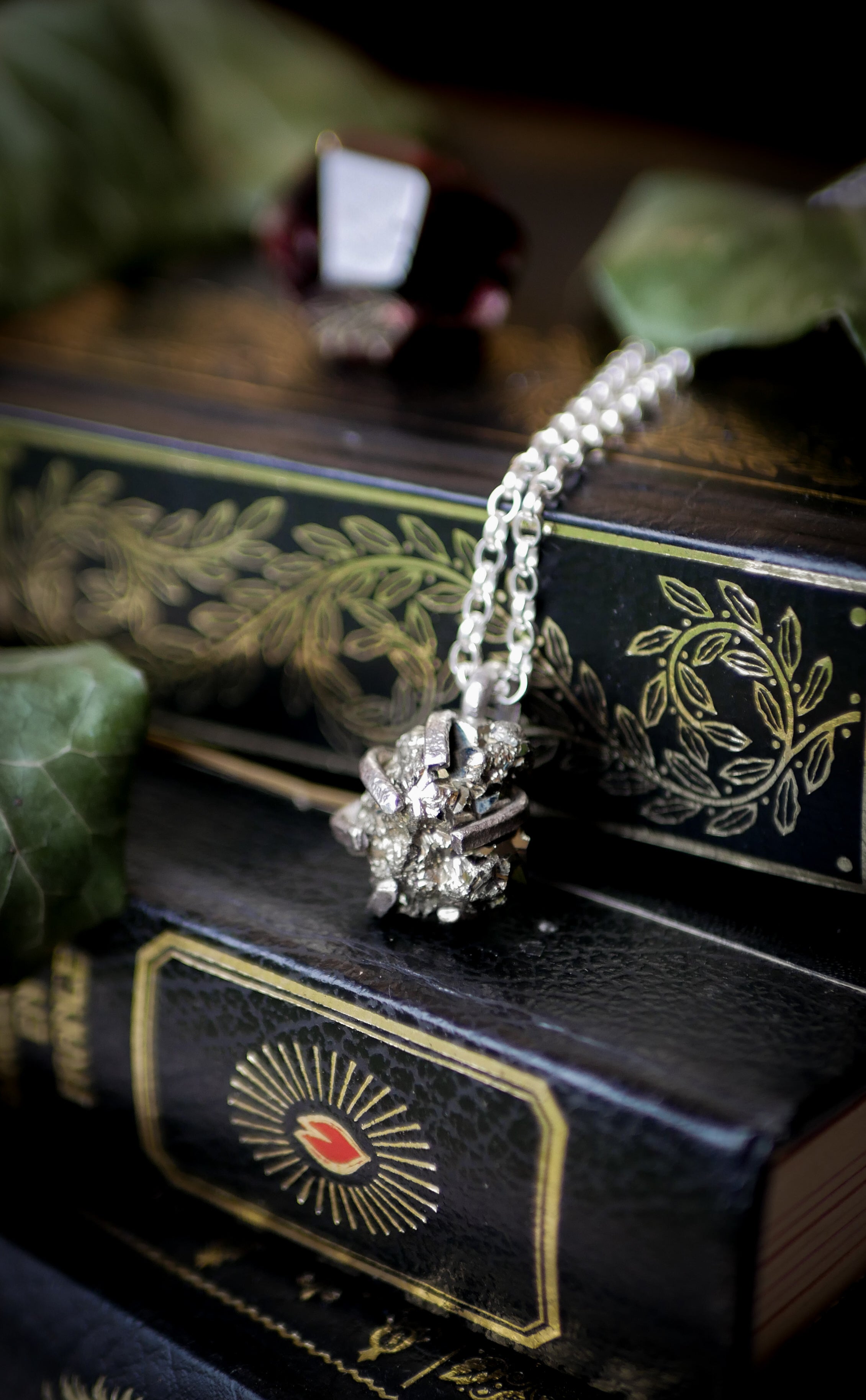 Il Tesoro del Troll - Collana realizzata con pepite di pirite grezza e argento