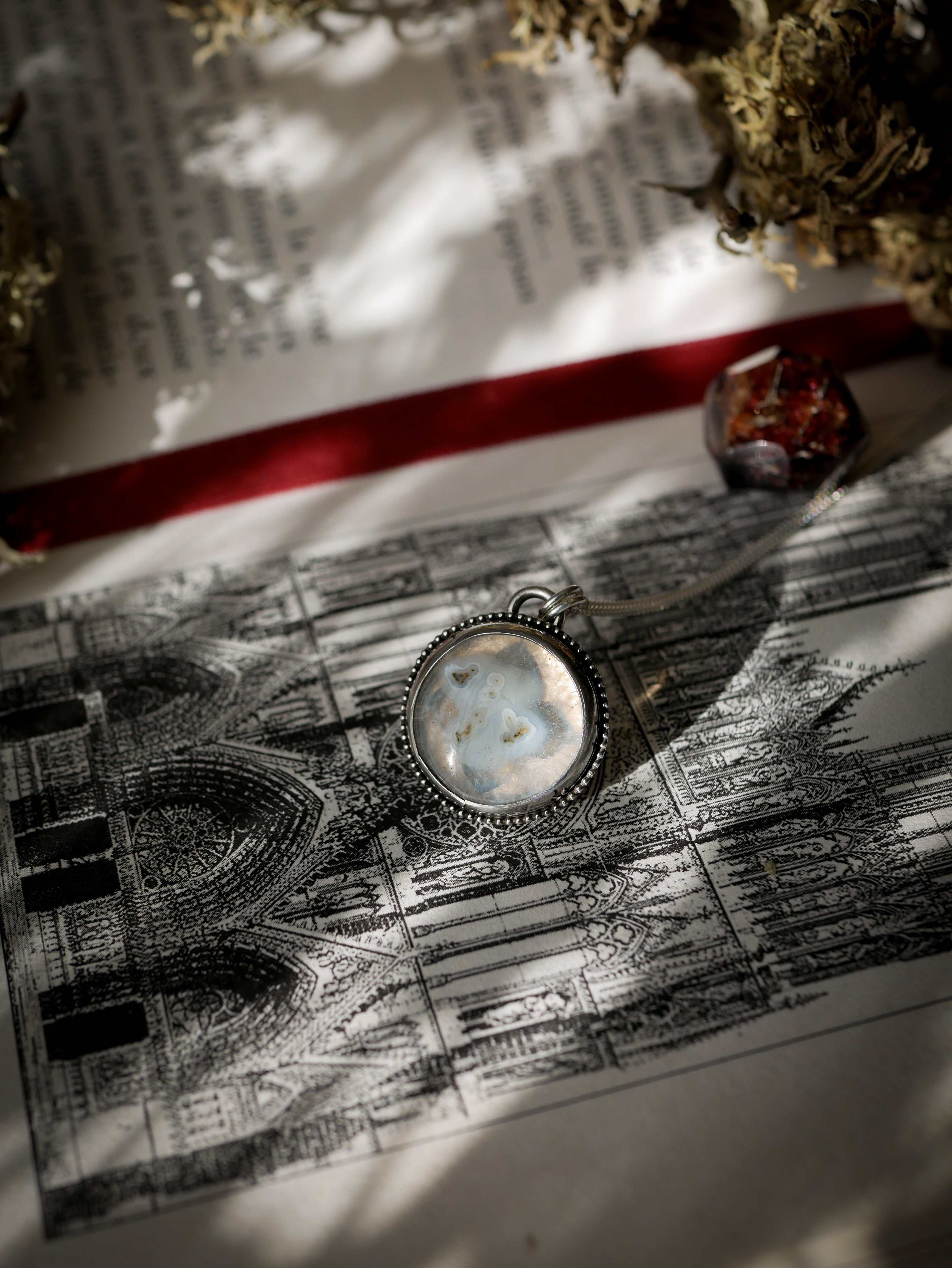 Ecclesia - Collana gotica in quarzo solare e argento