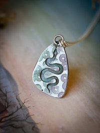 Le Serpent de la Connaissance - Collier en variscite et argent, serpent au dos