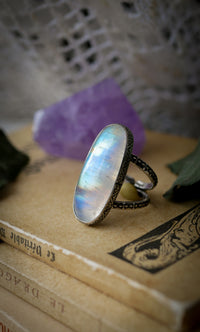 Sorcière Blanche - Bague en pierre de lune arc-en-ciel (péristérite) et argent