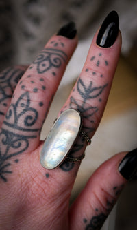 Sorcière Blanche - Bague en pierre de lune arc-en-ciel (péristérite) et argent