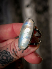 Sorcière Blanche - Bague en pierre de lune arc-en-ciel (péristérite) et argent