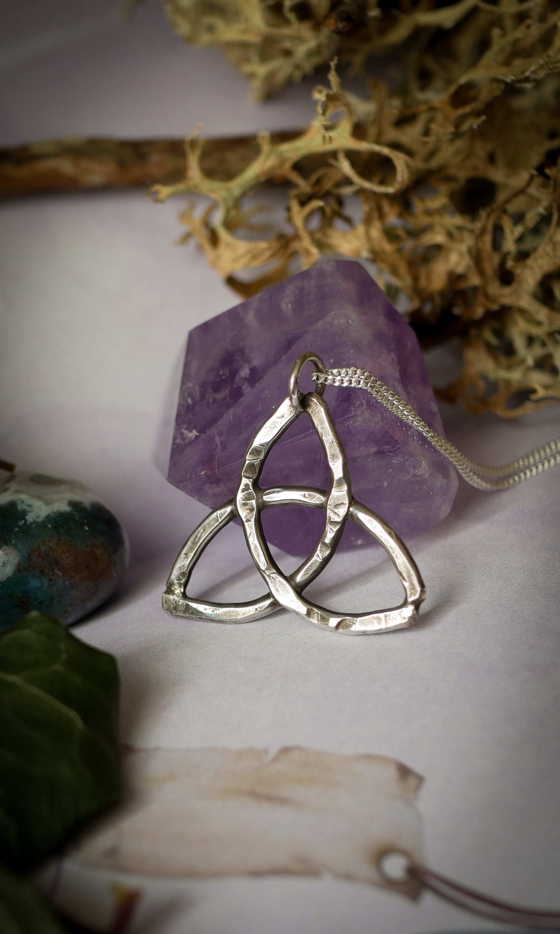 La Triquetra - Collier en argent forgé
