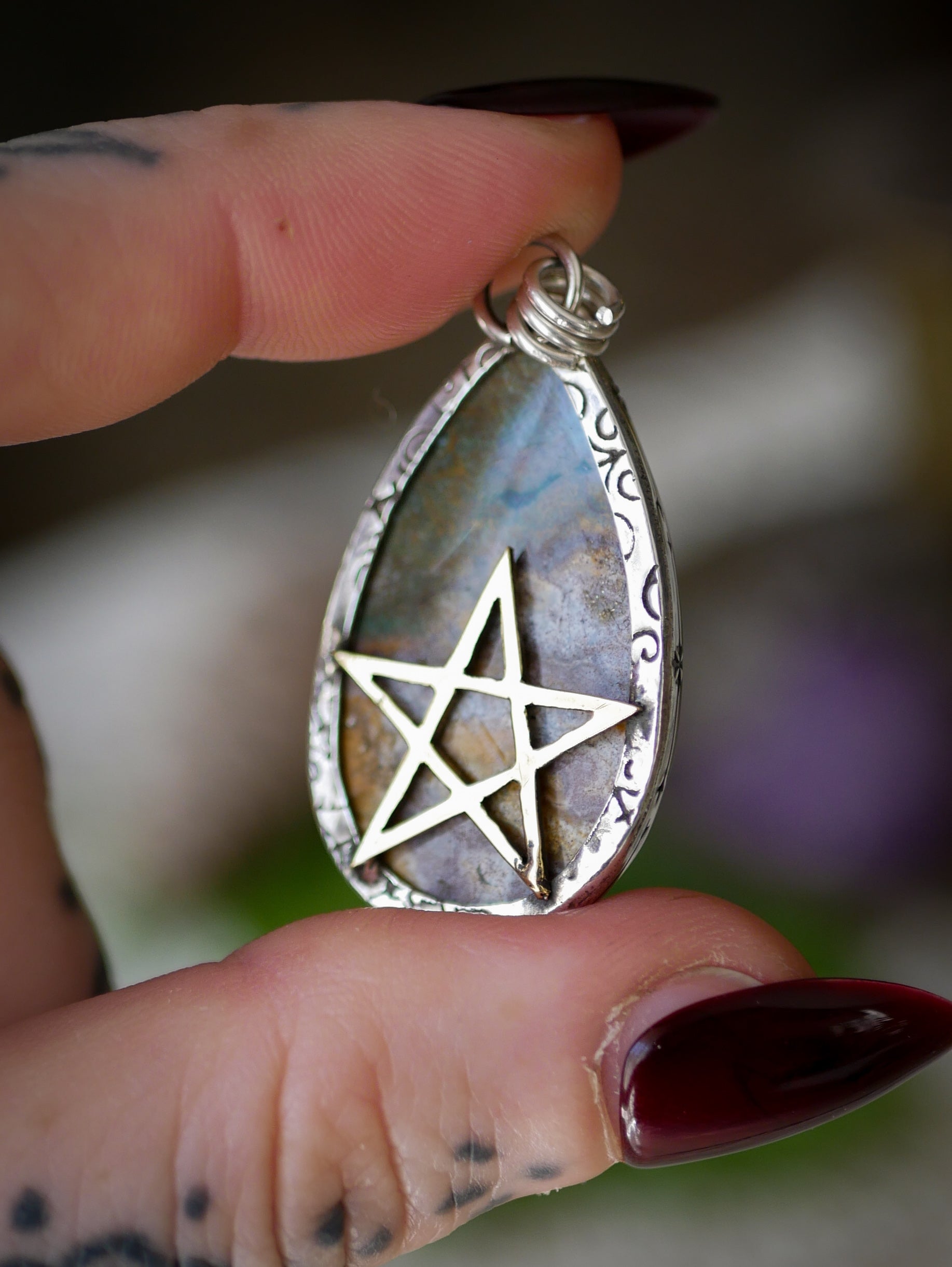 Le Pentagramme - Collier en jaspe océan et argent, pentagramme en laiton au dos