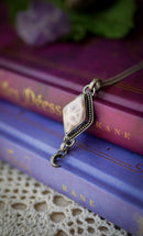 Le Voyage Astral - Pendentif en natrolite d'Indonésie et argent, lune forgée