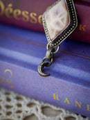 Le Voyage Astral - Pendentif en natrolite d'Indonésie et argent, lune forgée