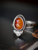 Transylvania - Bague en grenat Hessonite gemme facetté et argent, chauve-souris forgée