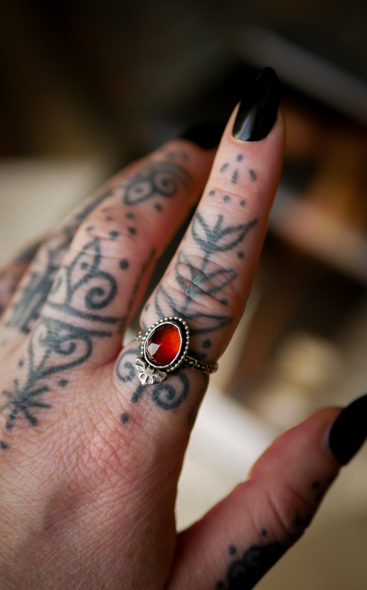 Transylvania - Bague en grenat Hessonite gemme facetté et argent, chauve-souris forgée