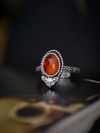 Transylvania - Bague en grenat Hessonite gemme facetté et argent, chauve-souris forgée