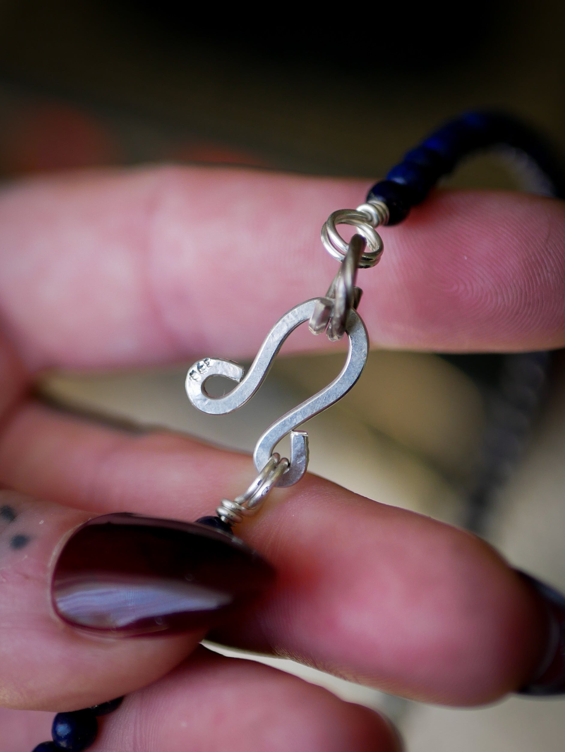 Ankh - Ras-de-cou en perles de lapis lazuli, argent et ankh forgé