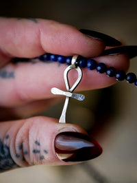 Ankh - Ras-de-cou en perles de lapis lazuli, argent et ankh forgé