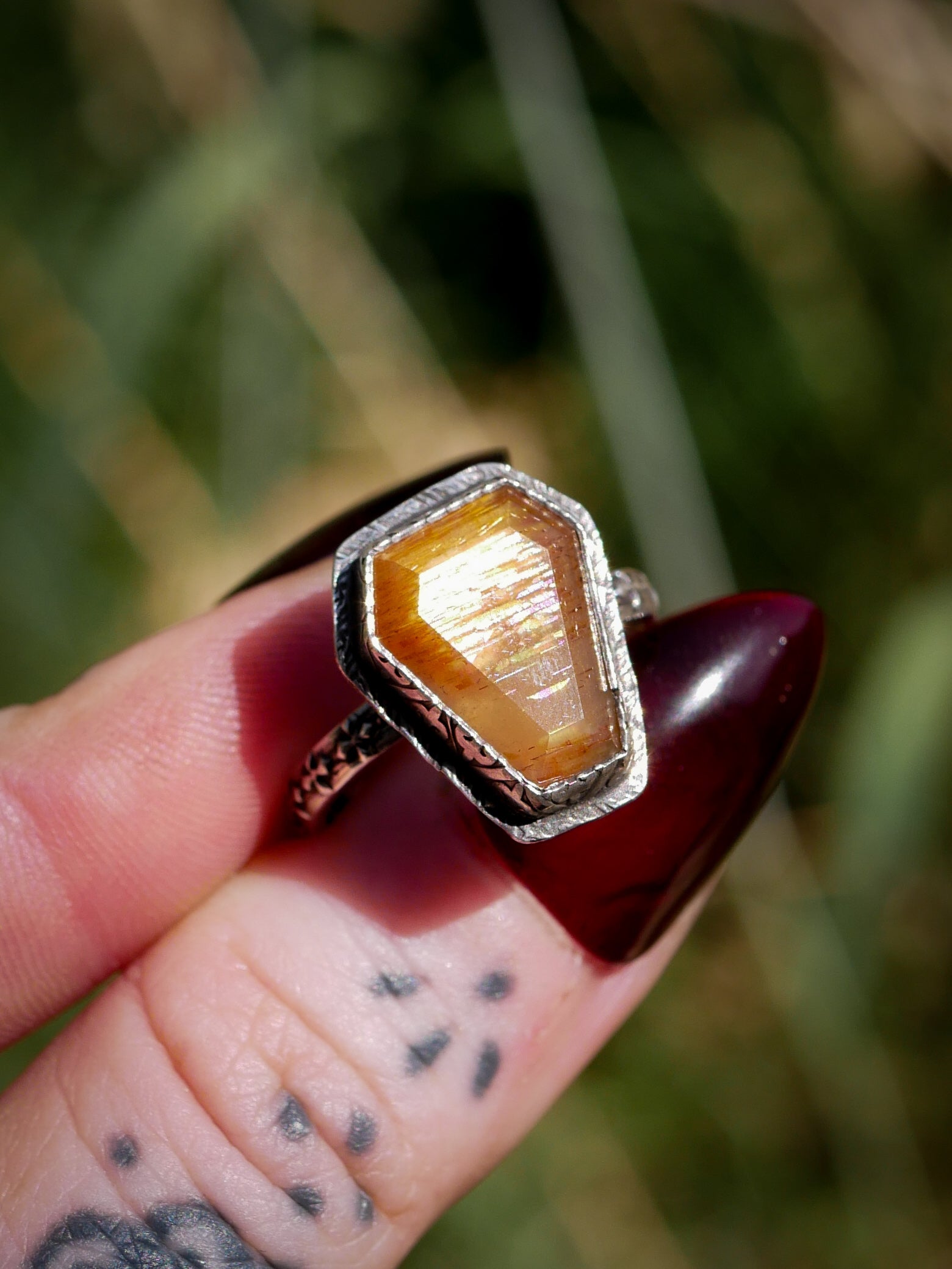 In Memoriam - Bague cercueil en pierre de soleil "pluie de météorites" et argent