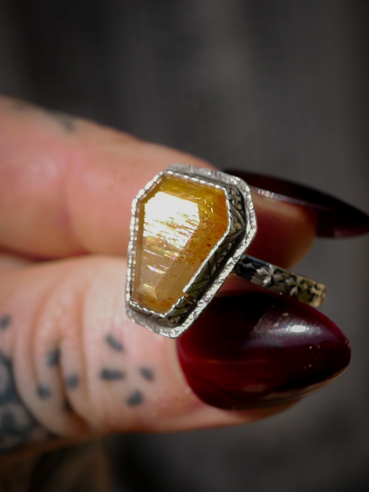 In Memoriam - Bague cercueil en pierre de soleil "pluie de météorites" et argent