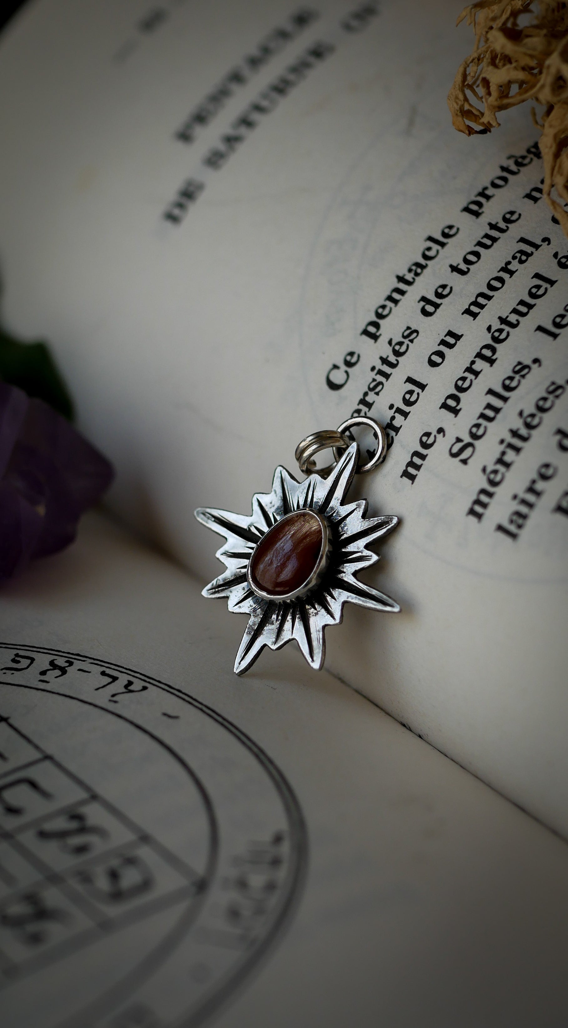 Vasudhārā - Pendentif en quartz rutile "poils de lapin" et argent