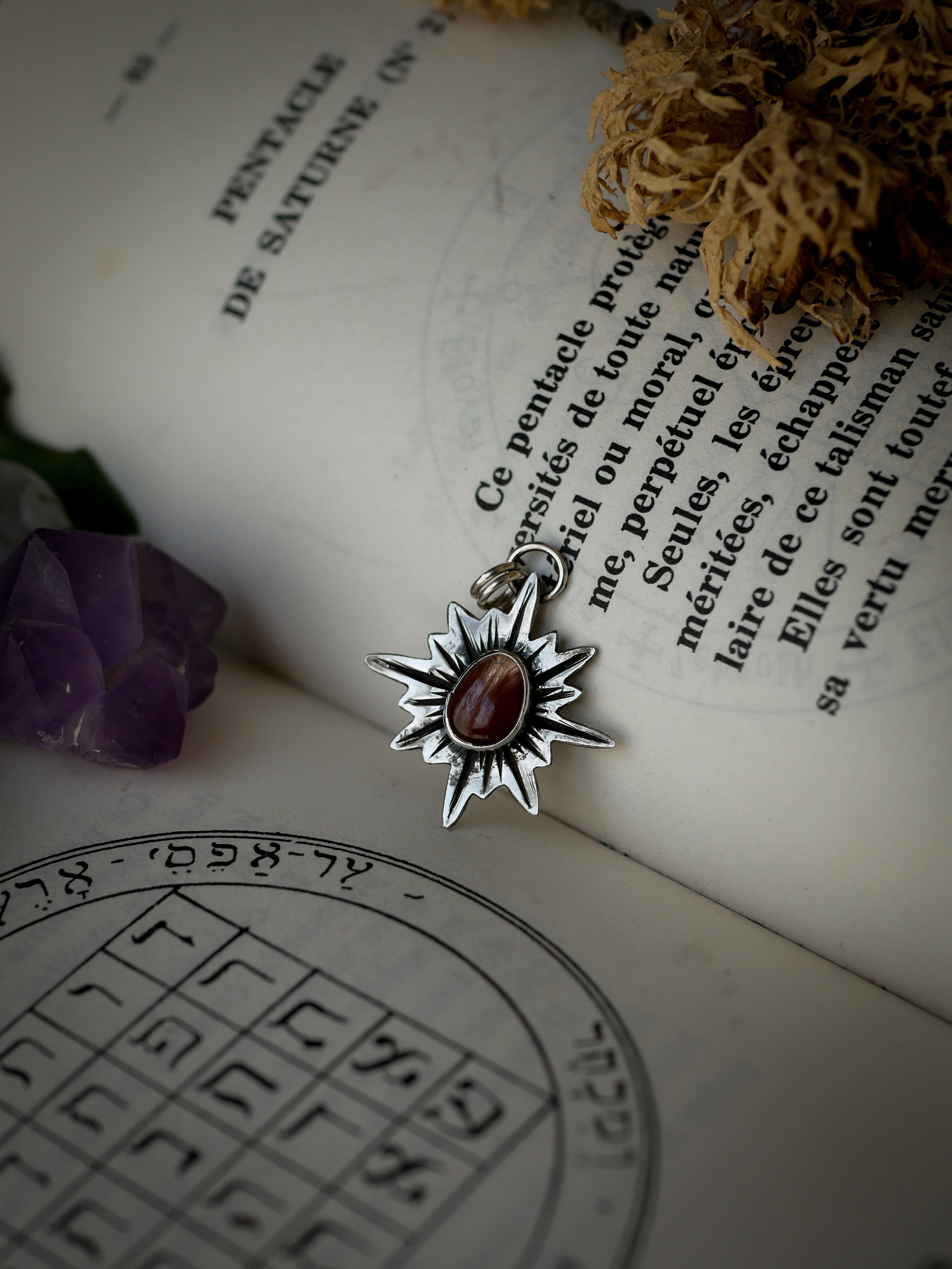 Vasudhārā - Pendentif en quartz rutile "poils de lapin" et argent