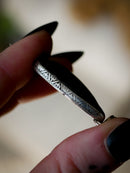 L'Amulette de Tiwaz - Pendentif en larvikite feldspath et argent, rune Tiwaz forgée en cuivre au dos