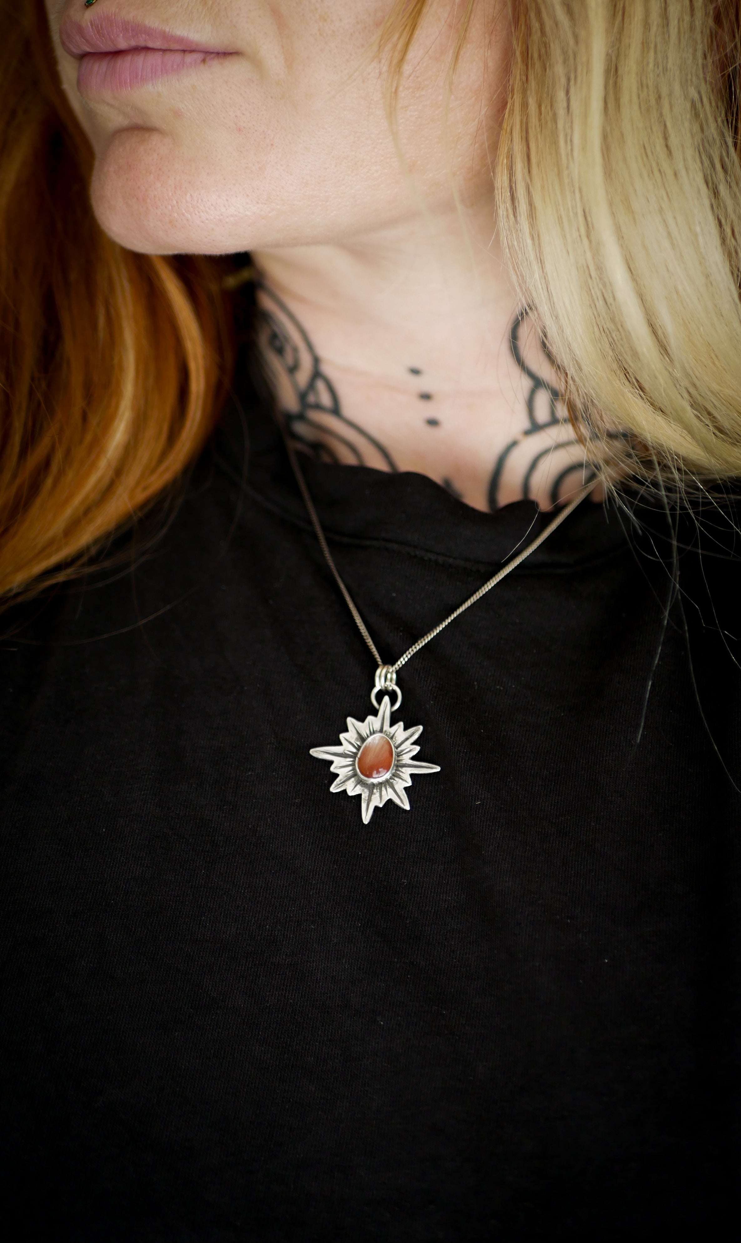 Vasudhārā - Pendentif en quartz rutile "poils de lapin" et argent
