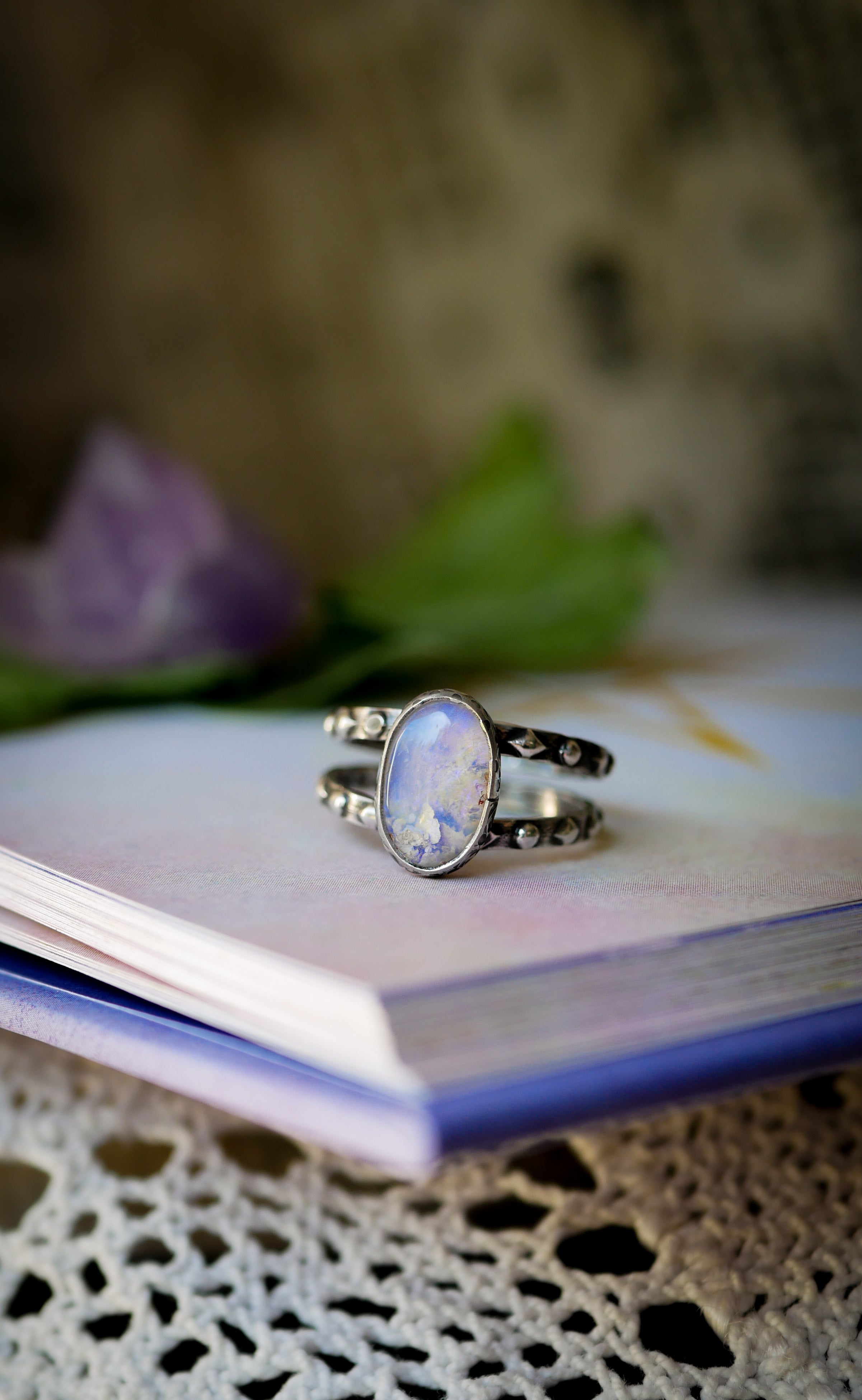 Cieux - Bague en opale de Lightning Ridge et quartz clair, argent