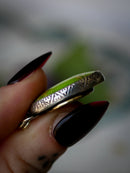 Ouroboros - Pendentif en gaspéite et argent, Ouroboros en laiton au dos