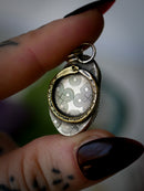 Ouroboros - Pendentif en gaspéite et argent, Ouroboros en laiton au dos