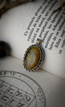 Le Talisman - Pendentif en œil de tigre Marra Mamba et argent, pentagramme forgé en cuivre au dos