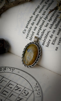 Le Talisman - Pendentif en œil de tigre Marra Mamba et argent, pentagramme forgé en cuivre au dos