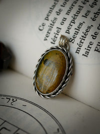 Le Talisman - Pendentif en œil de tigre Marra Mamba et argent, pentagramme forgé en cuivre au dos