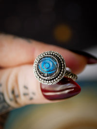 La Voyante - Bague en argent et œil labradorite bleue