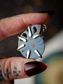 [Réservé] Fortuna - Pendentif en fossile d'ammonite et argent