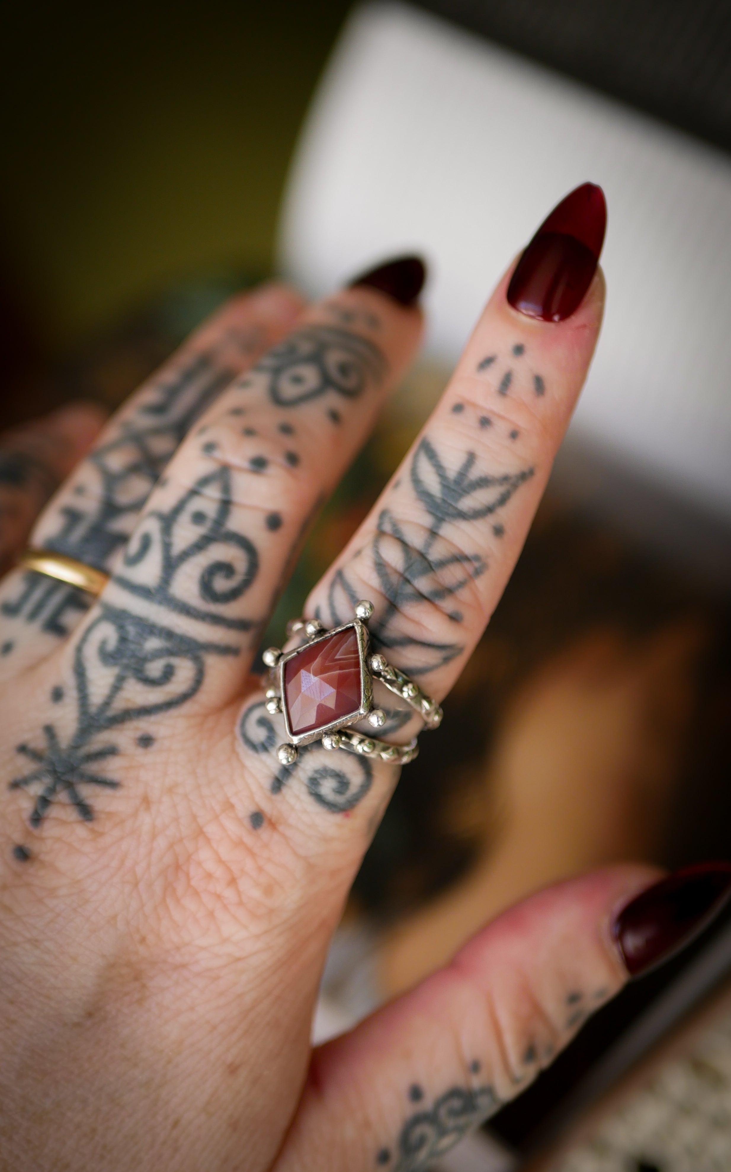 Lughnasadh - Bague en agate du Botswana "kaki" facettée et argent