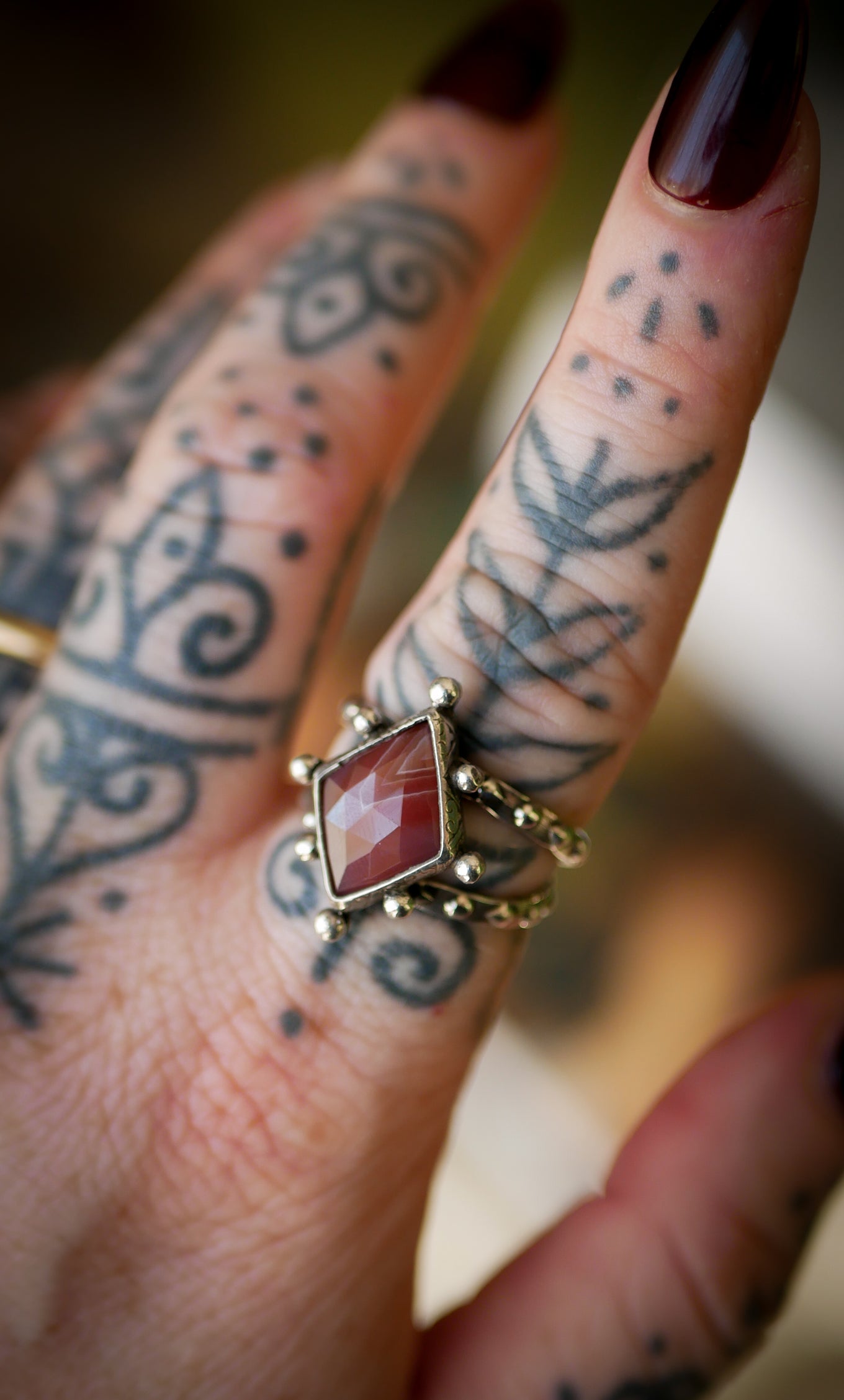 Lughnasadh - Bague en agate du Botswana "kaki" facettée et argent