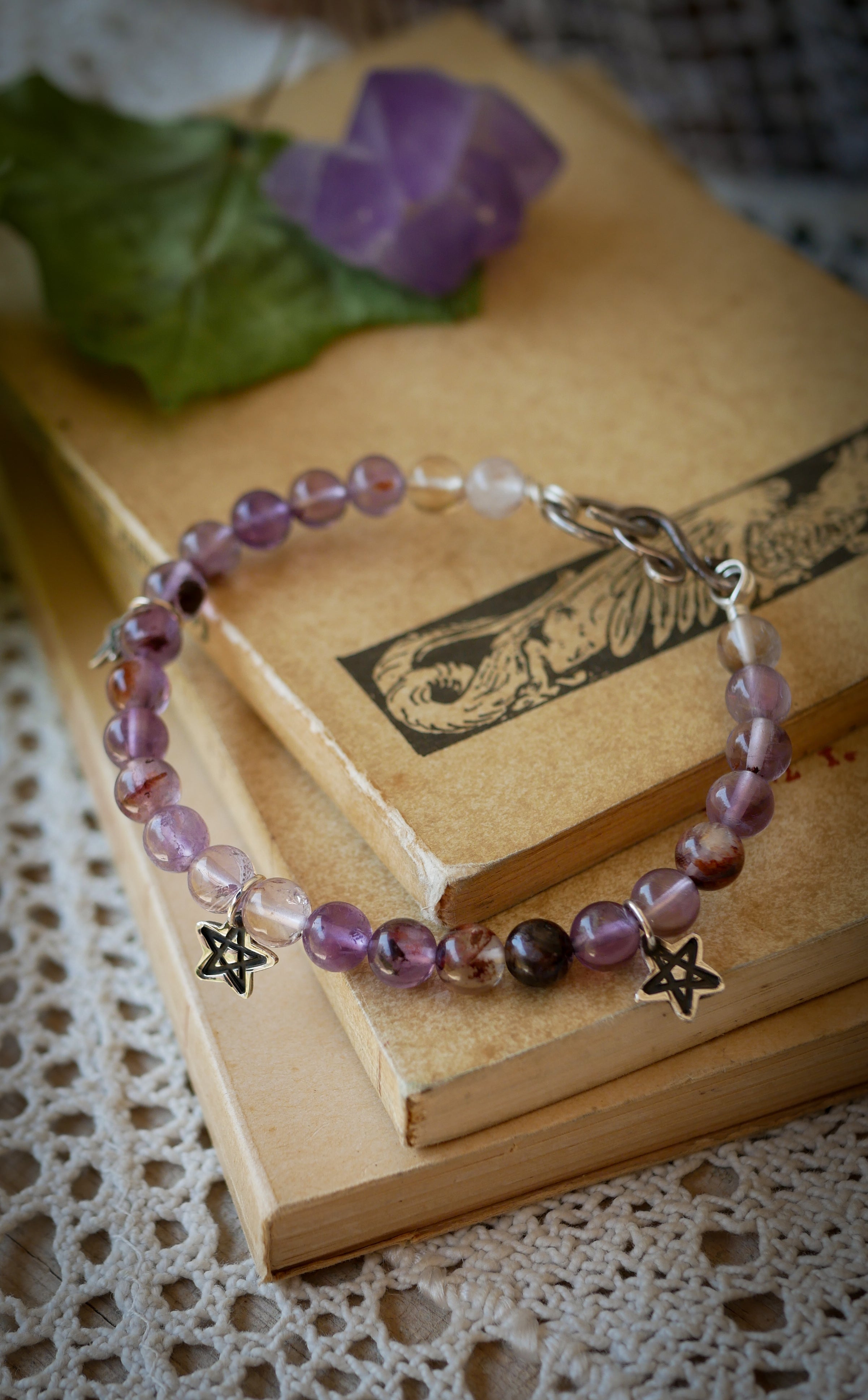 Le Sort de Protection - Bracelet en perles d'améthyste "Super Seven" et argent