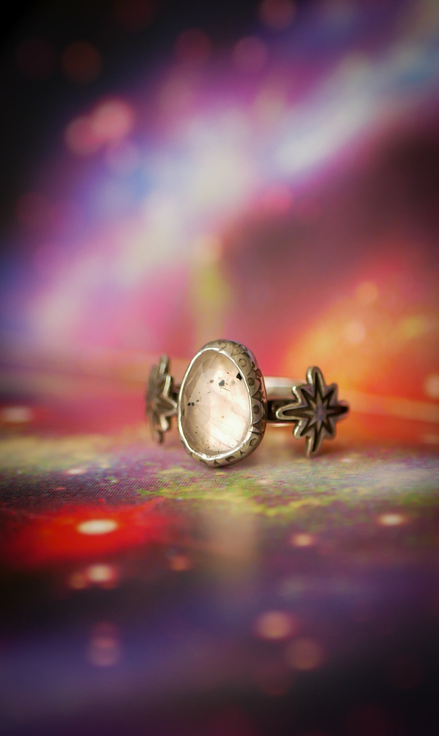 Asteria - Bague en quartz rose diopside facetté et argent