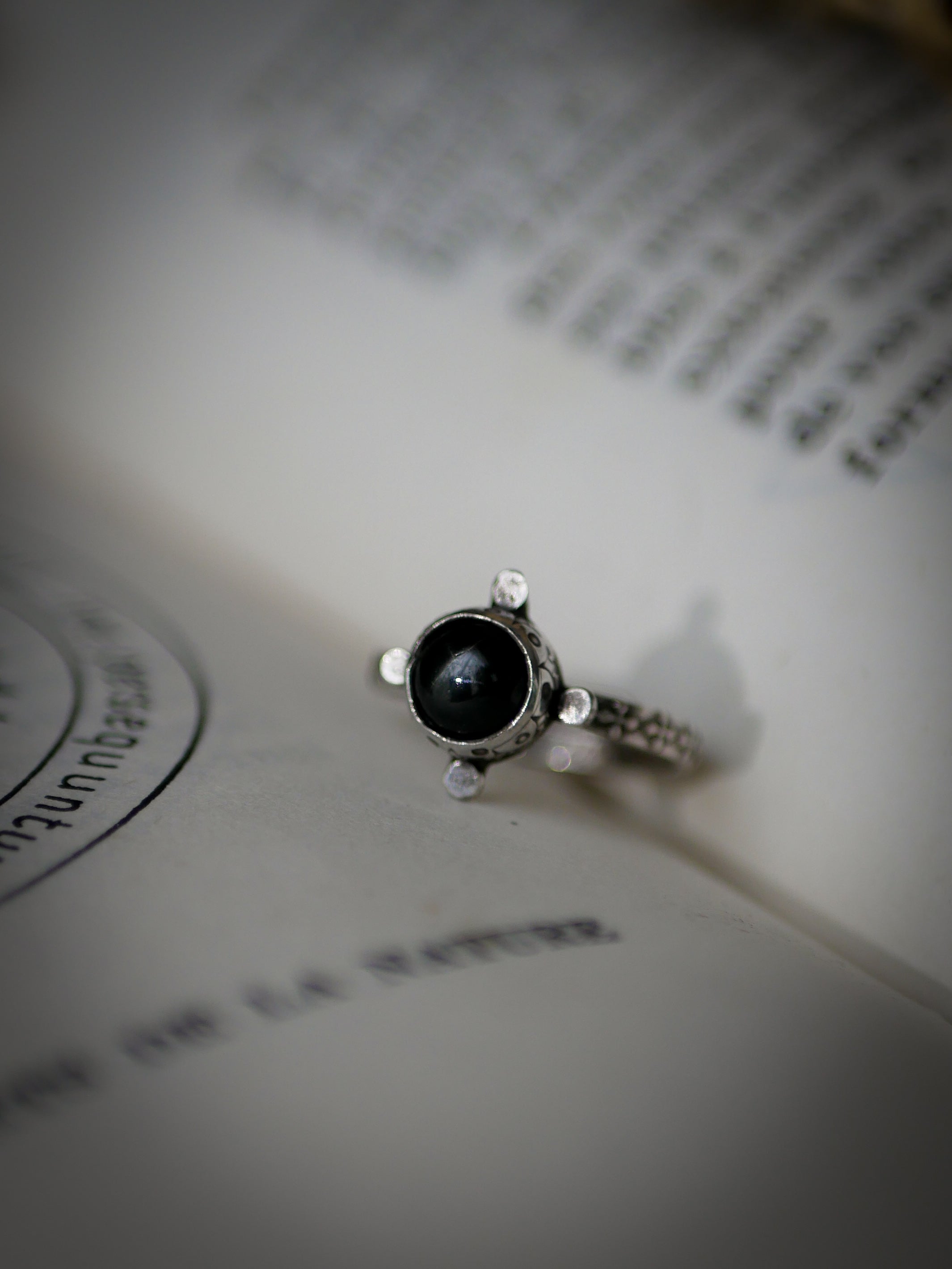 [Réservé] La Lune Noire - Bague en diopside étoile noire et argent