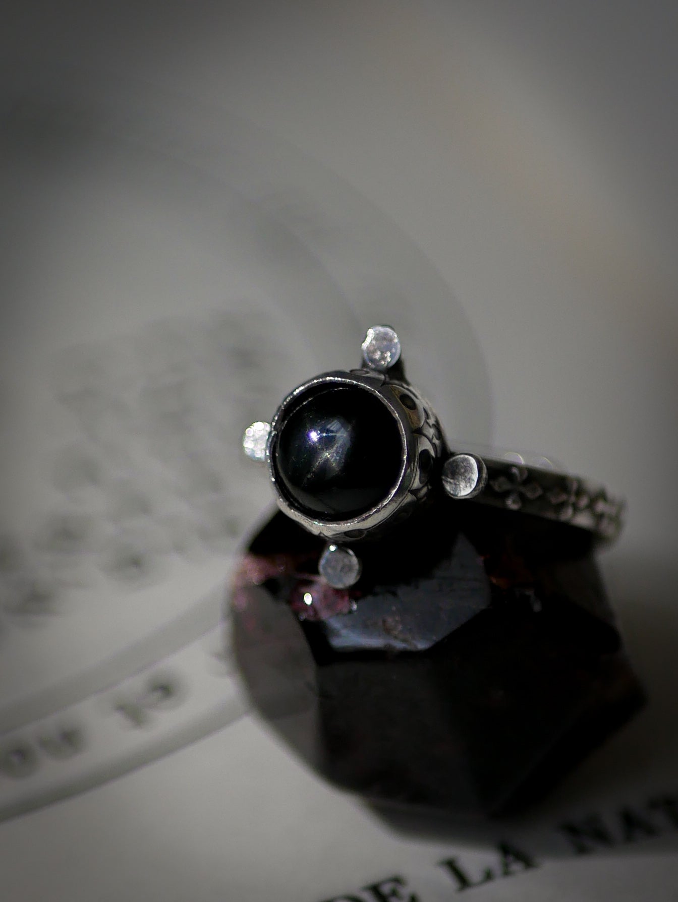 [Réservé] La Lune Noire - Bague en diopside étoile noire et argent