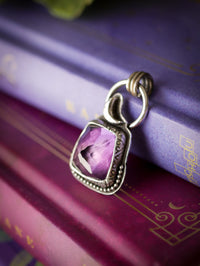 Moon Witch - Pendentif en argent et améthyste facettée, lune forgée