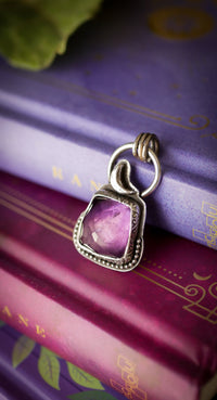 Moon Witch - Pendentif en argent et améthyste facettée, lune forgée