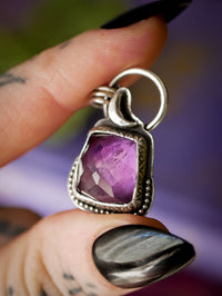 Moon Witch - Pendentif en argent et améthyste facettée, lune forgée
