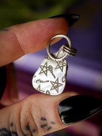 Moon Witch - Pendentif en argent et améthyste facettée, lune forgée